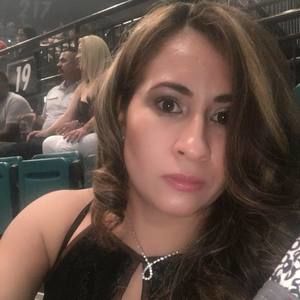 Meet your Posher, Corina